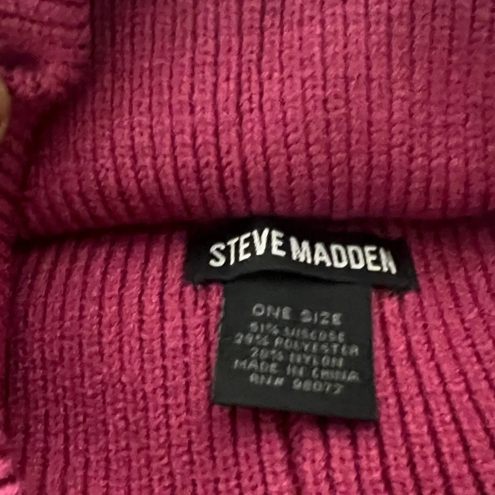 Steve Madden Winter Beanie Hat color Fuxcia and Beige (2 pieces)women new